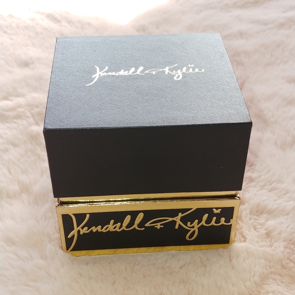NWT KENDALL & KYLIE Women's Patent Leather Strap - Picture 3 of 4